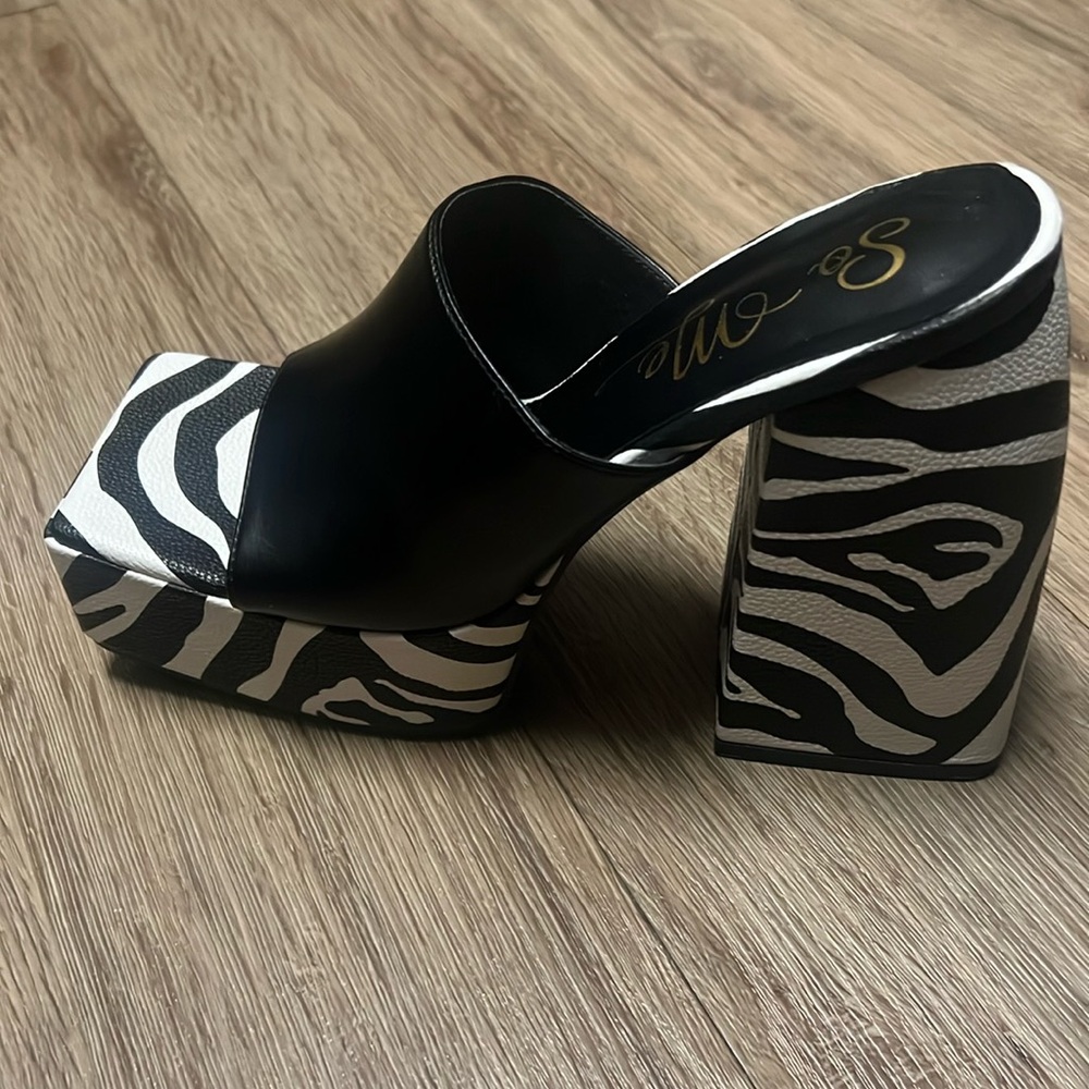 So Me Shoes View 3